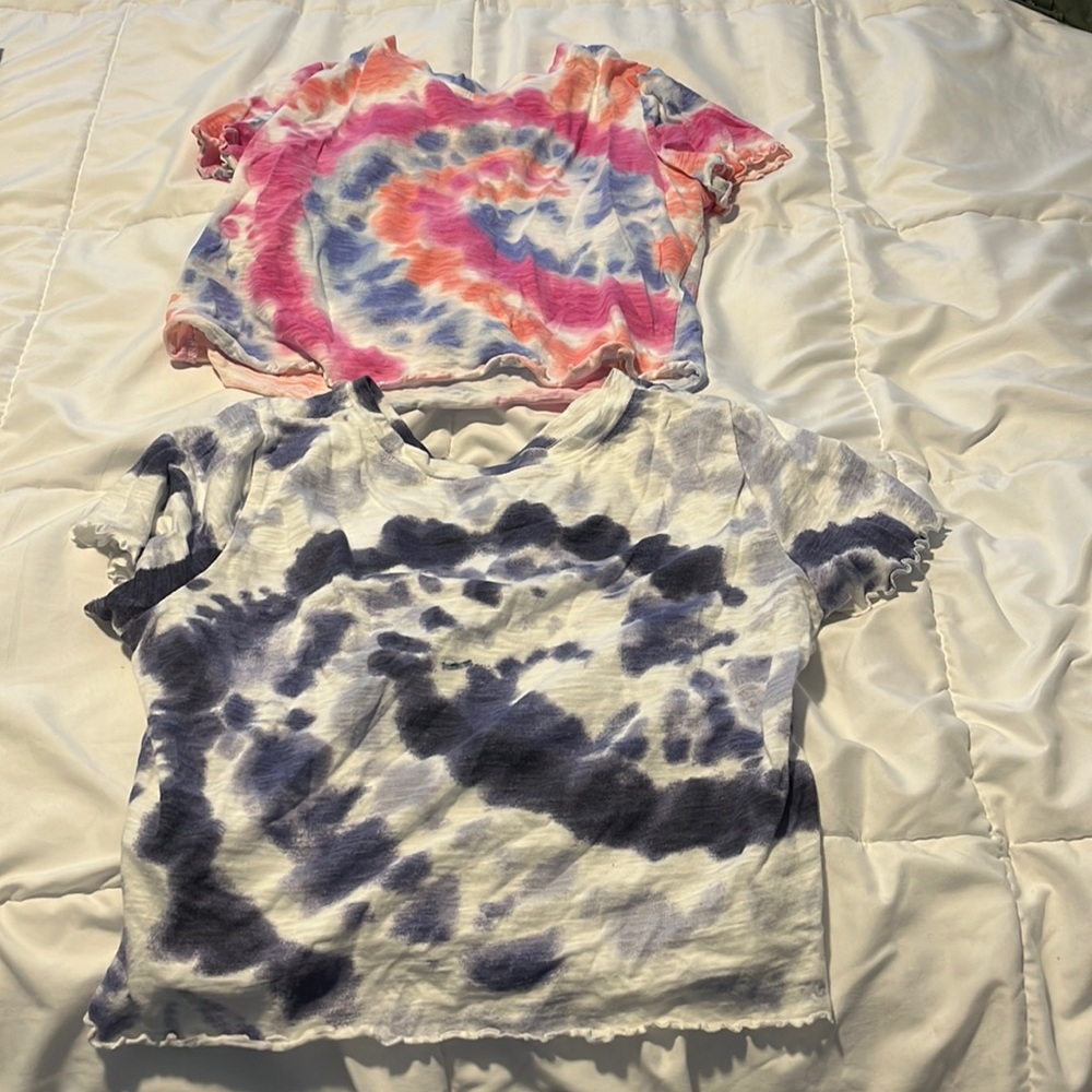 Bundle of 2 hollister cropped lettuce shirts